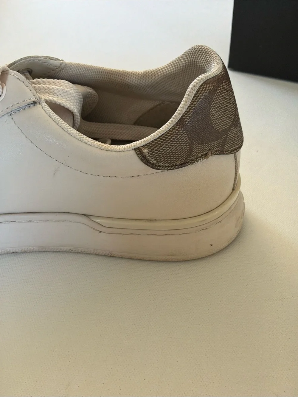 Coach Low Top Leather Sneakers White Signature Heel Women’s Size 8B with Box